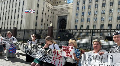 Ρωσία: Οι σύζυγοι στρατιωτών απαιτούν από τον υπουργό Άμυνας να φέρει πίσω τους άνδρες τους από το μέτωπο