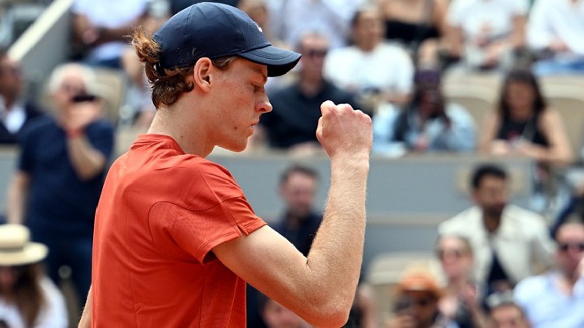 Ρολάν Γκαρός: Στα ημιτελικά ο Σίνερ, περιμένει Τσιτσιπά ή Αλκαράθ