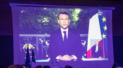 Σε νέα προεκλογική περίοδο εισέρχεται από αύριο η Γαλλία μετά την προκήρυξη πρόωρων βουλευτικών εκλογών