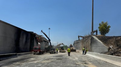 Ολοκληρώθηκε η κατεδάφιση της γέφυρας στην Παλαιά Εθνική Οδό Αθηνών-Κορίνθου 