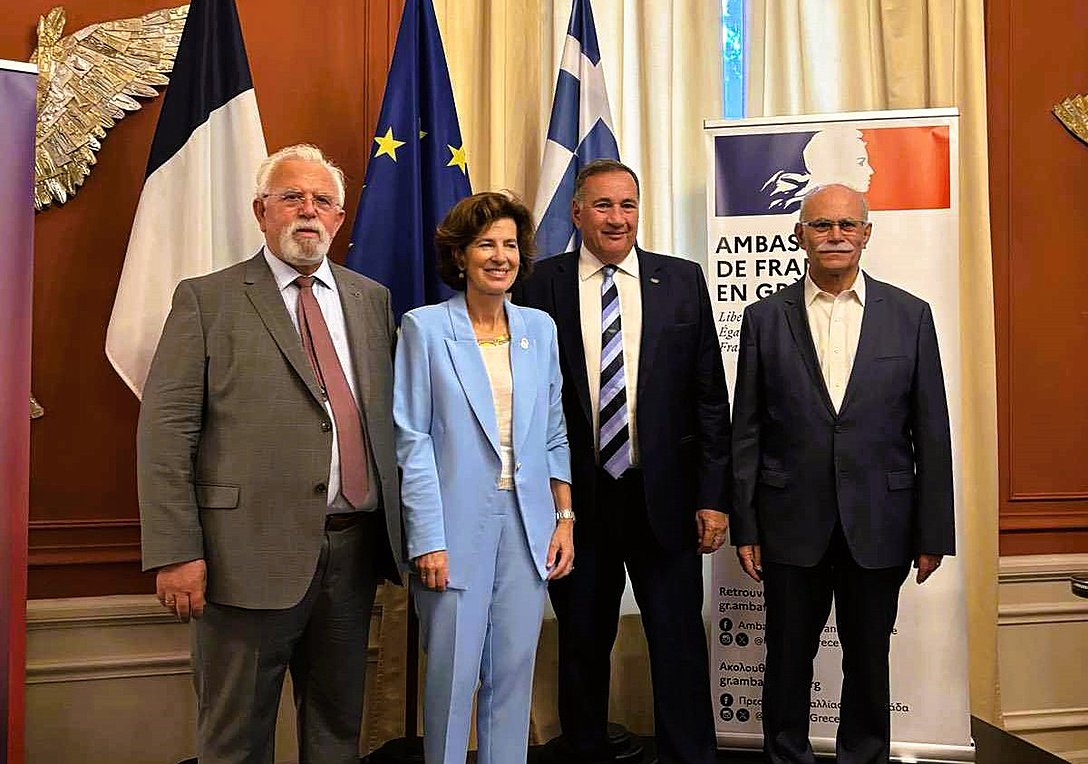 Τιμήθηκαν όσοι συνέβαλαν για τη μεταφορά της Ολυμπιακής Φλόγας στο Παρίσι