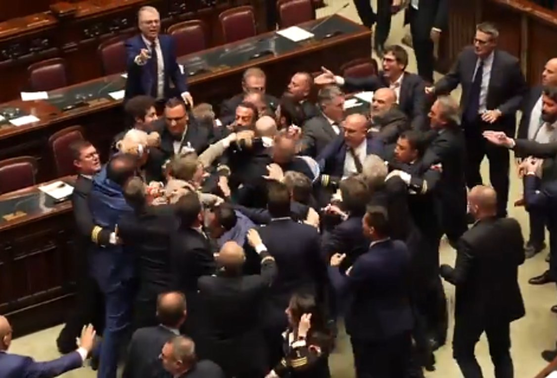 Ιταλία: Βουλευτής των Πέντε Αστέρων στόχος βίαιης επίθεσης