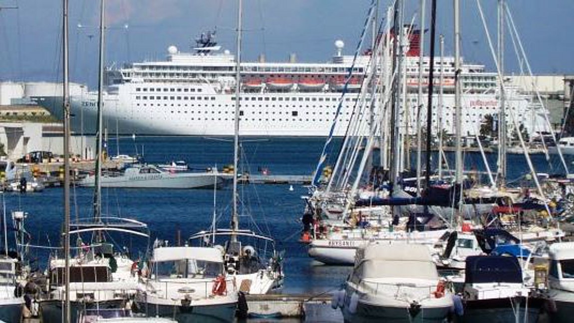 Ιταλία: Κατασχέθηκε κρουαζιερόπλοιο που θα φιλοξενούσε αστυνομικούς στο Μπρίντιζι