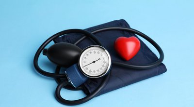 Αρτηριακή πίεση: Τα 2 σημάδια στο στήθος που δείχνουν ότι κινδυνεύετε από καρδιακό επεισόδιο