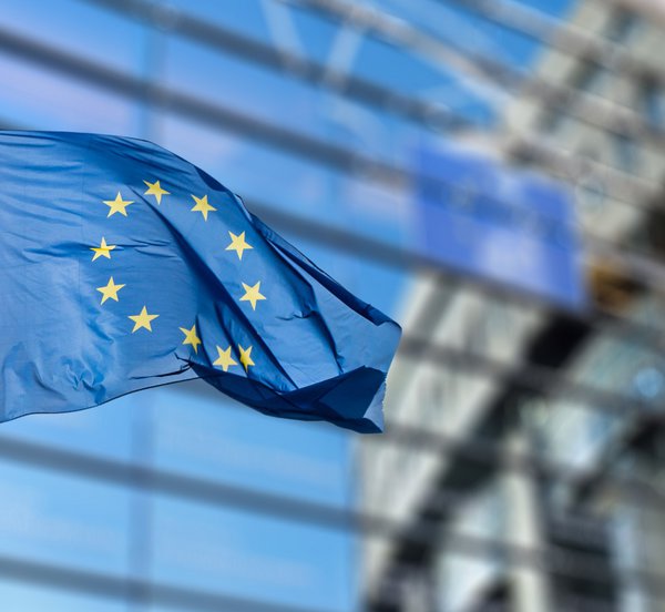 ΕΕ: Θετική προκαταρκτική αξιολόγηση για ελληνικό αίτημα δανείων 2,3 δισ. ευρώ
