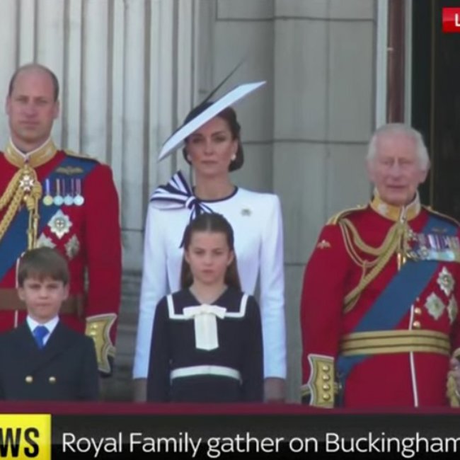 Kate Middleton: Στο μπαλκόνι του Μπάκιγχαμ με τη βασιλική οικογένεια
