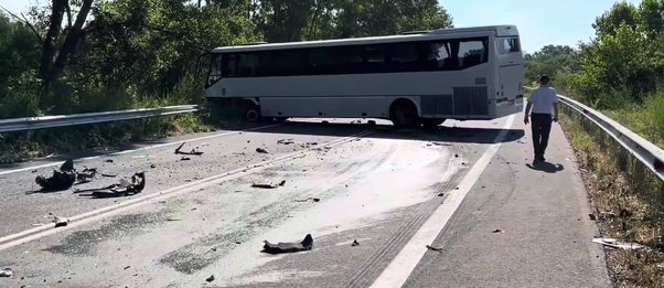 Ξάνθη: Πολύνεκρο τροχαίο μετά από σύγκρουση λεωφορείου με ΙΧ - ΒΙΝΤΕΟ