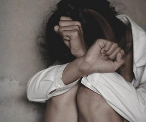 Σύλληψη ποινικολόγου: Η μήνυση για ενδοοικογενειακή βία το 2017 και ο καταλυτικός ρόλος του γιατρού