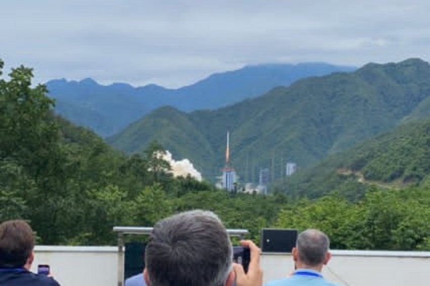 Απογειώθηκε ο πύραυλος που μεταφέρει τον γαλλο-κινεζικό δορυφόρο Svom
