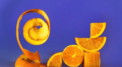 Φλούδες πορτοκαλιού: Μην τις πετάτε – 6 τρόποι για να τις χρησιμοποιήσετε στο σπίτι
