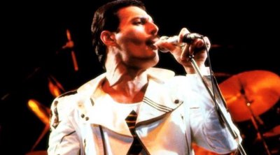 Freddie Mercury: 187,5 εκατ. λίρες στη γυναίκα του μετά τη συμφωνία-ρεκόρ του 1 δισ. λιρών με τη Sony