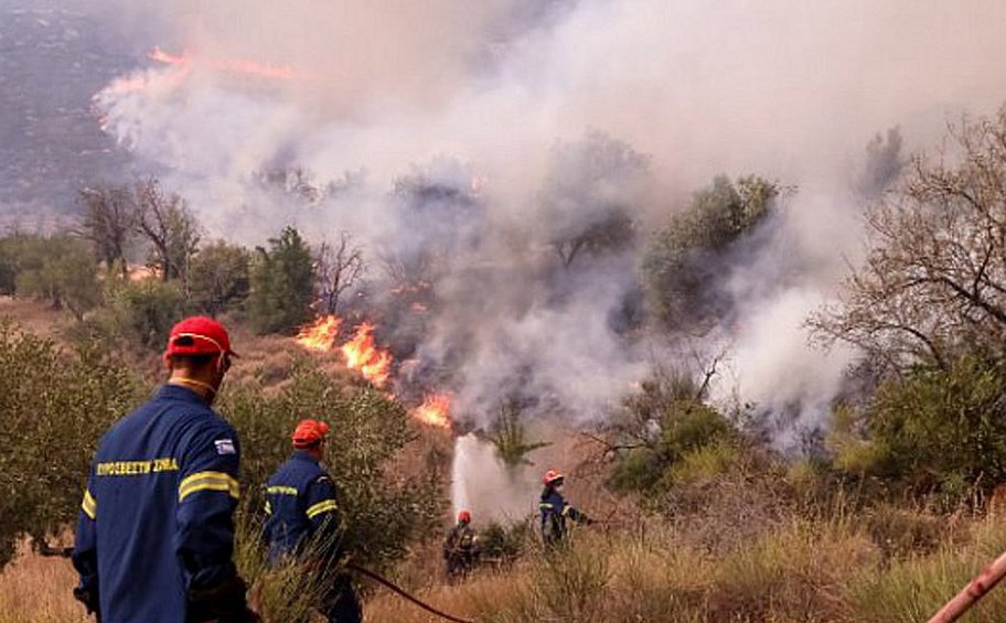 Πυρκαγιά στην Εύβοια - Επιχειρούν δυνάμεις της Πυροσβεστικής