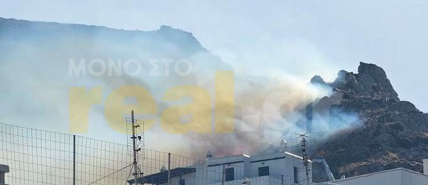 Σέριφος: Υπό μερικό έλεγχο η φωτιά - Κάηκαν σπίτια και εκκλησίες - ΒΙΝΤΕΟ 