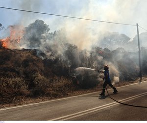 Κερατέα: Εθελοντής πυροσβέστης έχασε το σπίτι του από τη φωτιά ενώ έσωζε άλλες περιουσίες