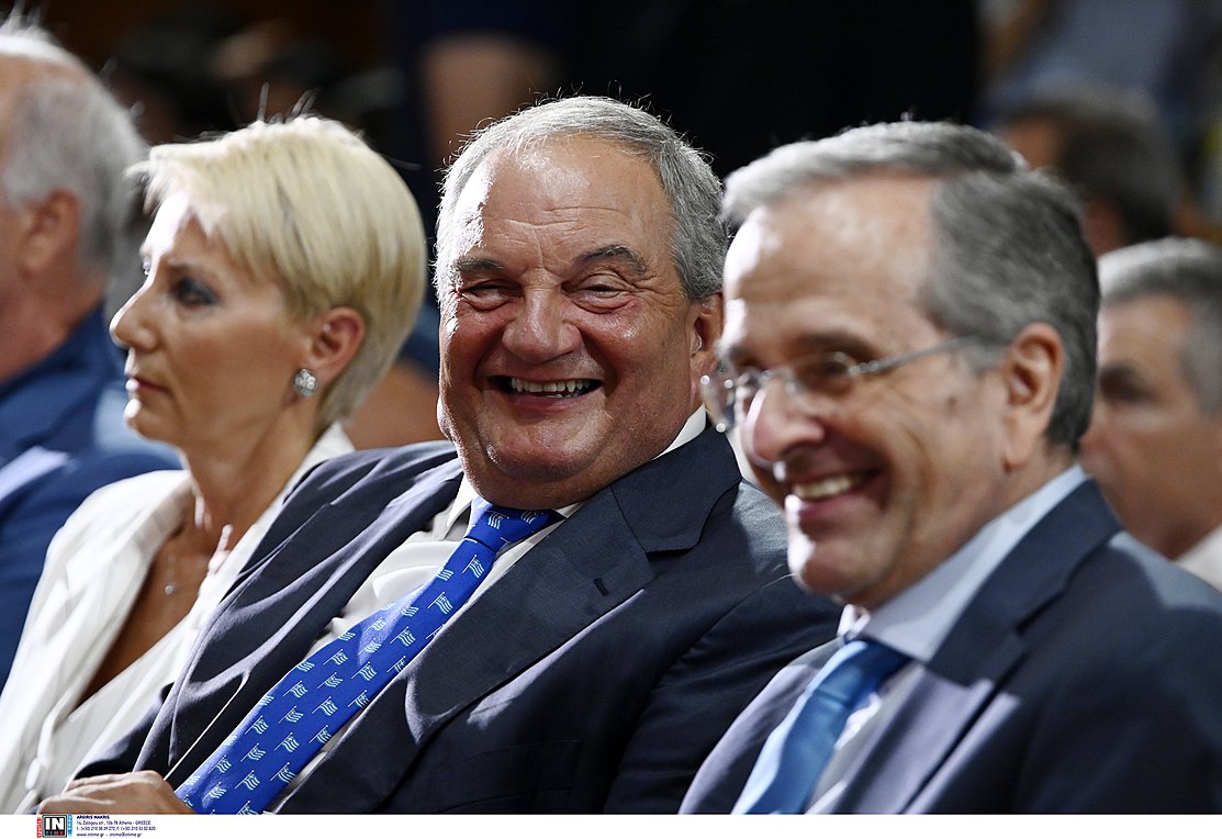 Πολεμικό Μουσείο: Κοινή παρουσία Αντώνη Σαμαρά και Κώστα Καραμανλή σε εκδήλωση – LIVE οι ομιλίες τους