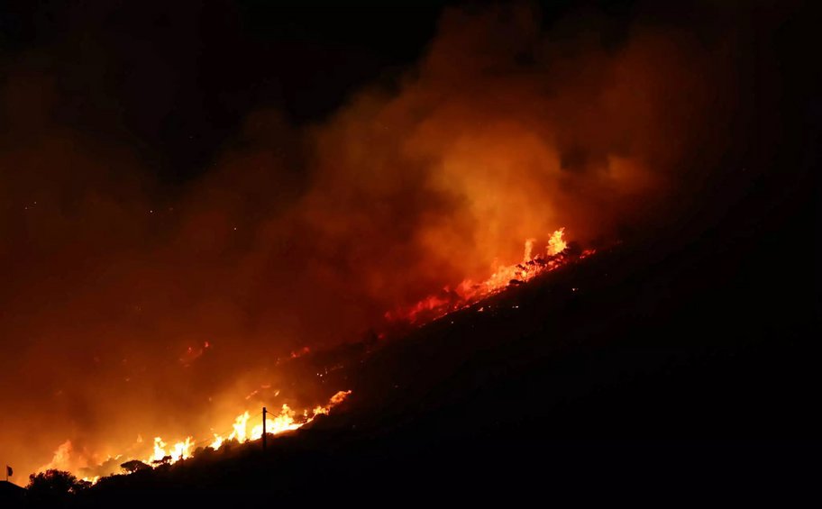 Χίος: Ολονύχτια μάχη με τις φλόγες - Συνελήφθη 63χρονος - Έξι τραυματίες 