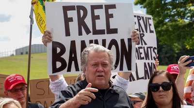 Στιβ Μπάνον: Στη φυλακή ο σύμμαχος του Τραμπ