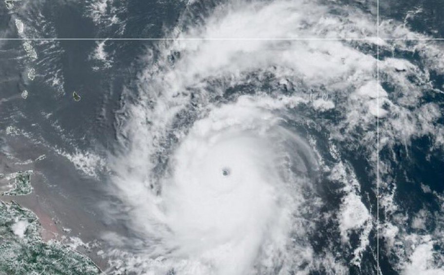 ΗΠΑ: Ο τυφώνας «Μπέριλ» απειλεί την Καραϊβική 