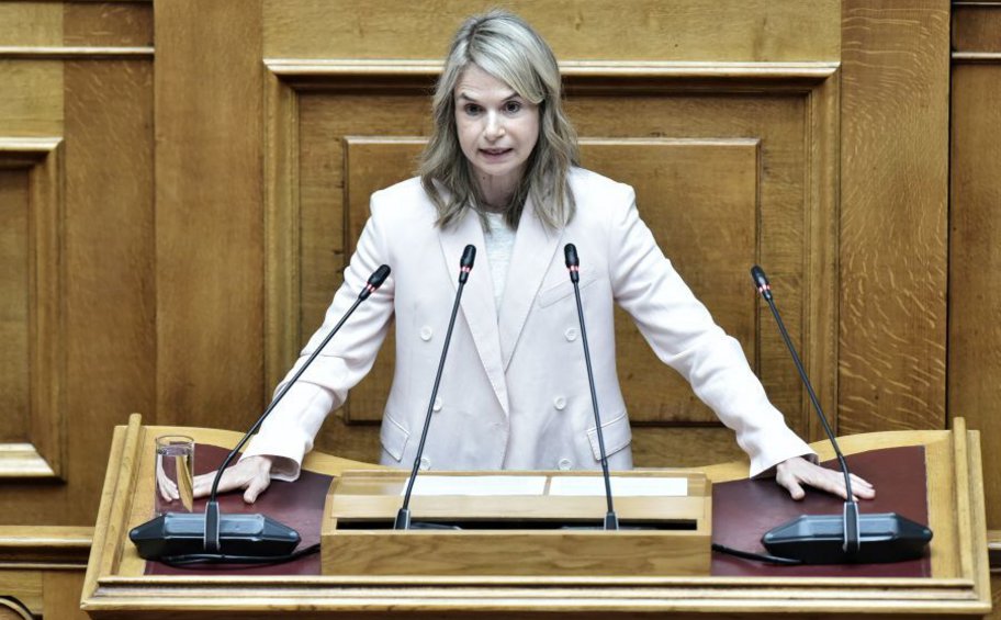 Η Μιλένα Αποστολάκη υποψήφια για πρόεδρος του ΠΑΣΟΚ 