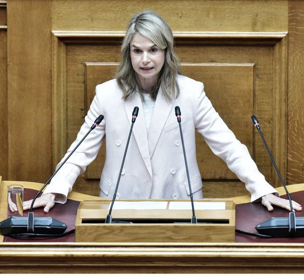 Η Μιλένα Αποστολάκη υποψήφια για πρόεδρος του ΠΑΣΟΚ 