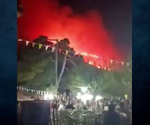 Ζάκυνθος: Διασκέδαζαν σε πανηγύρι ενώ η φωτιά έκαιγε πίσω τους - ΒΙΝΤΕΟ