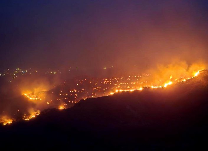 Ολονύχτια μάχη με τις φλόγες στην Κω, έκκληση του δημάρχου για βοήθεια από εθελοντικές ομάδες - Αγωνία και στη Χίο - Βίντεο