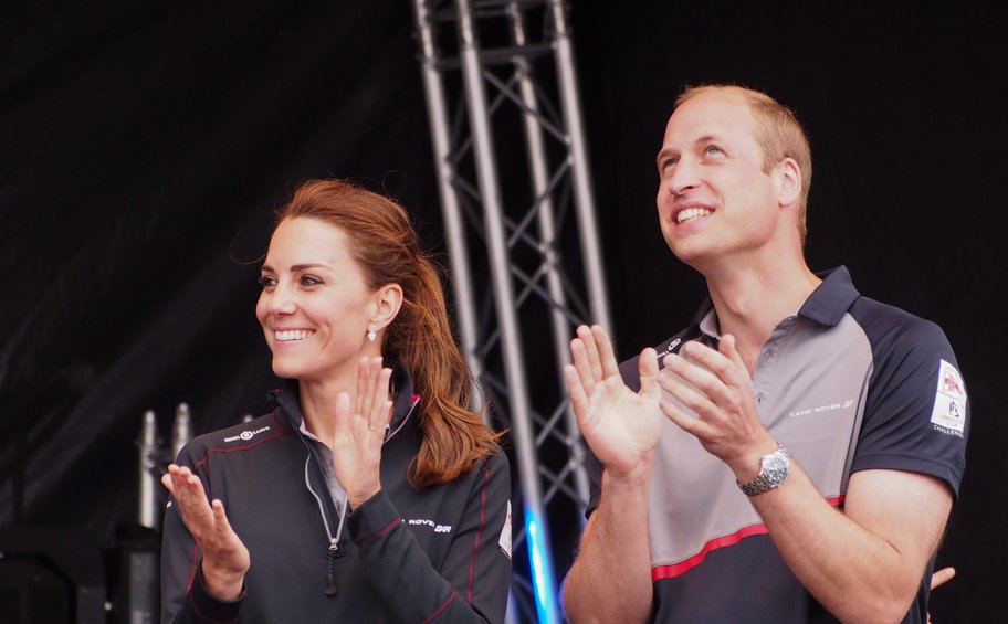 Βασιλιάς Κάρολος: Το νέο σχέδιο που αφήνει απέξω την Kate Middleton και τον William