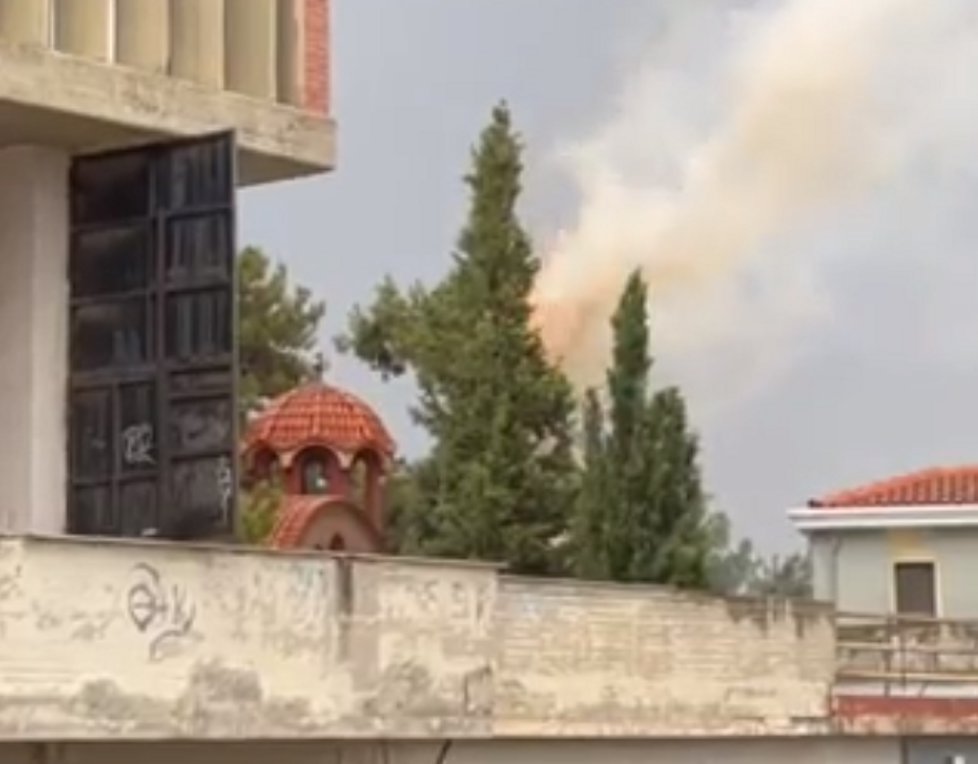 Κοζάνη: Φωτιά από κεραυνό σε δέντρο