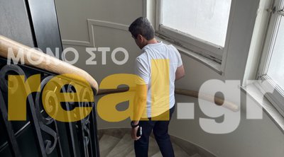 Αυγενάκης: Η στιγμή που αποχωρεί από το γραφείο του γραμματέα της ΚΟ της ΝΔ