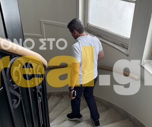 Αυγενάκης: Η στιγμή που αποχωρεί από το γραφείο του γραμματέα της ΚΟ της ΝΔ
