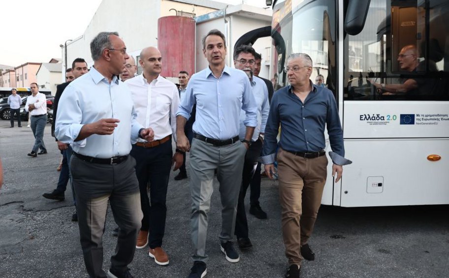 Στο αμαξοστάσιο του ΟΣΥ ο Μητσοτάκης: «900 νέα λεωφορεία μέχρι το τέλος του 2025»