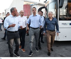Στο αμαξοστάσιο του ΟΣΥ ο Μητσοτάκης: «900 νέα λεωφορεία μέχρι το τέλος του 2025»