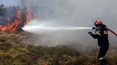 Νέα Επίδαυρος: Πυρκαγιά από κεραυνό στο όρος Άκρος