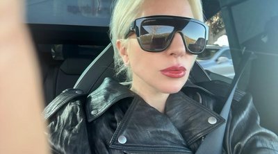 Κλασική Lady Gaga: Έκανε μαύρη φράντζα στο πλατινέ καρέ της
