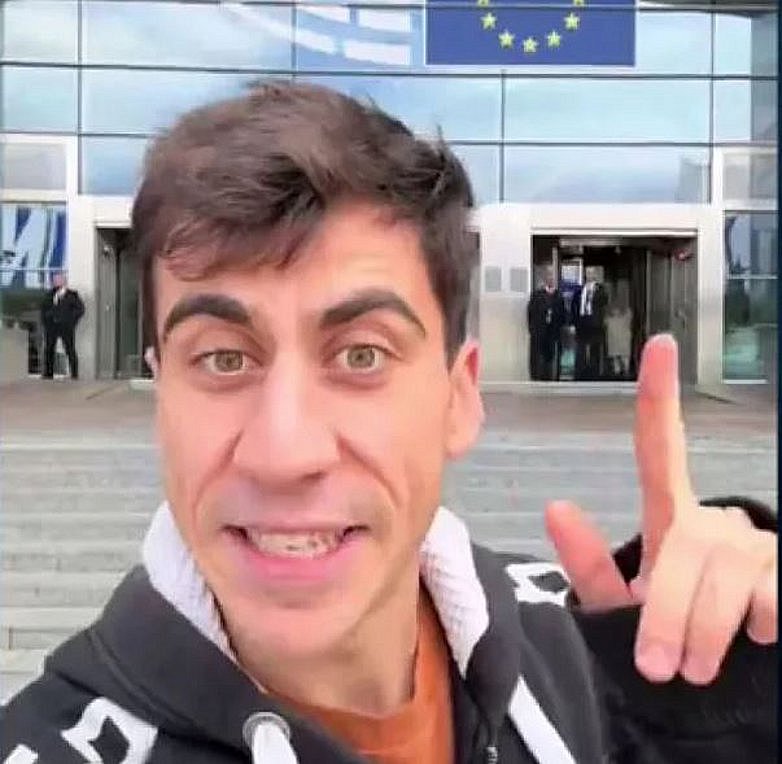 Φειδίας: Μια μεταπολιτική αυθεντική «νεανική τρέλα»;