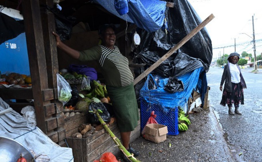 Ο κυκλώνας Μπέριλ έπληξε την Τζαμάικα και κατευθύνεται προς το Μεξικό - Μεγάλες καταστροφές και τουλάχιστον 9 νεκροί
