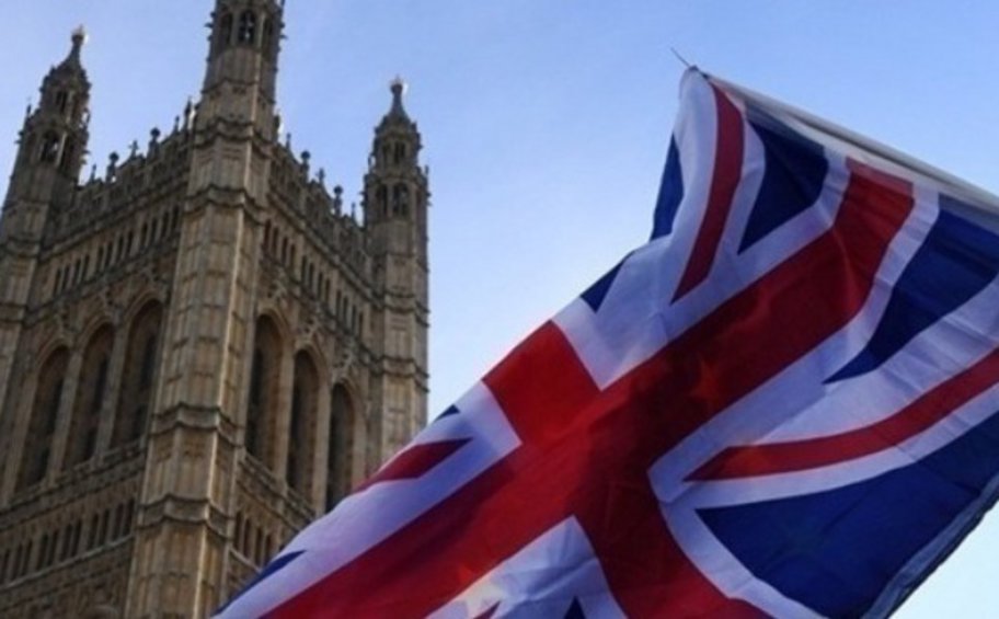 Εκλογές στη Βρετανία: Κλείνουν τα μεσάνυχτα οι κάλπες 
