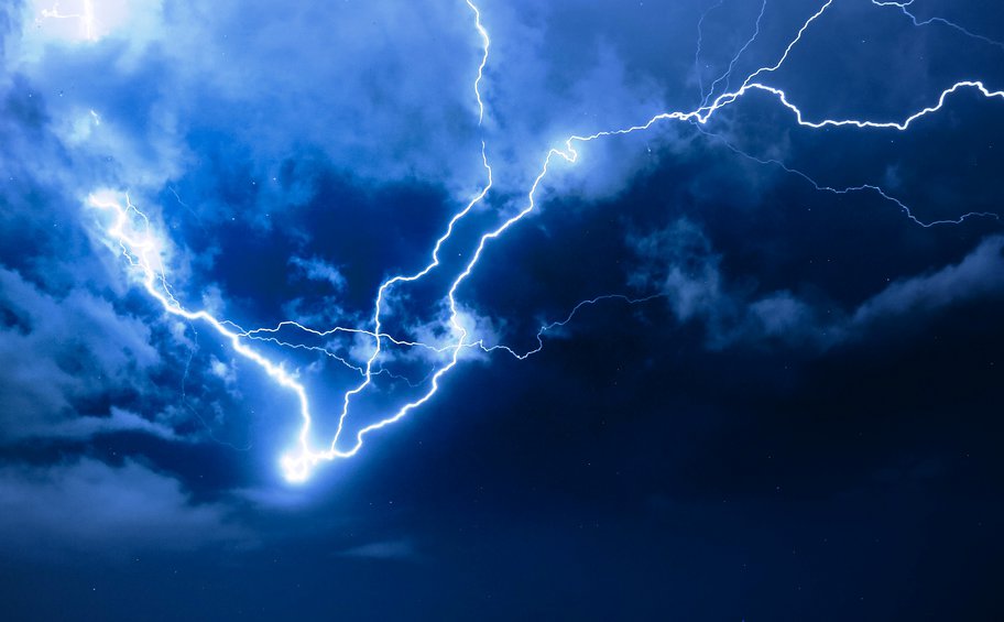 Ξηρή καταιγίδα: Το φαινόμενο που οδηγεί σε ισχυρούς κεραυνούς – Πώς να προστατευθείτε
