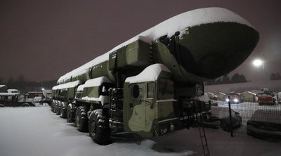 Το ρωσικό υπουργείο Άμυνας διεξάγει ασκήσεις με τη χρήση αυτοκινούμενων εκτοξευτήρων πυρηνικών πυραύλων