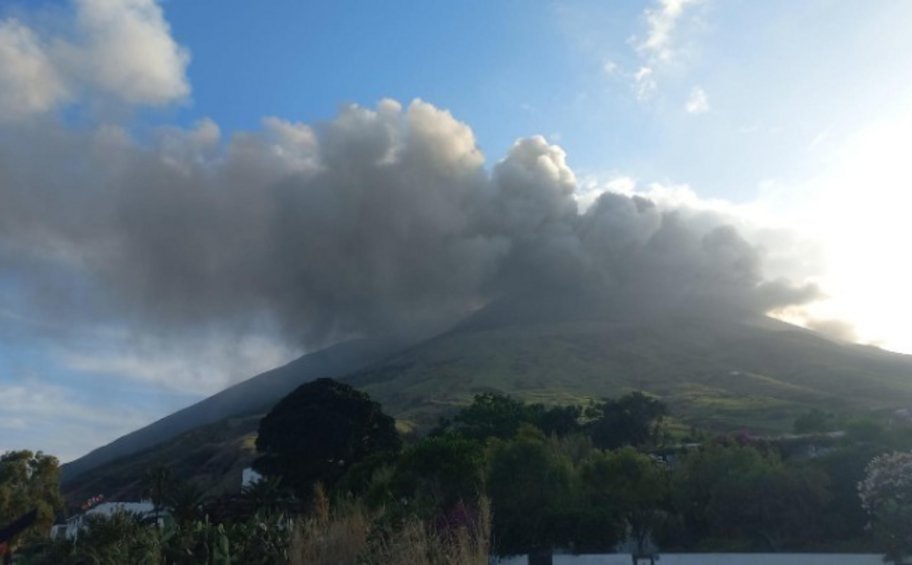 Ιταλία: Τέφρα και λάβα εκτοξεύουν τα ηφαίστεια Αίτνα και Στρόμπολι - ΒΙΝΤΕΟ 