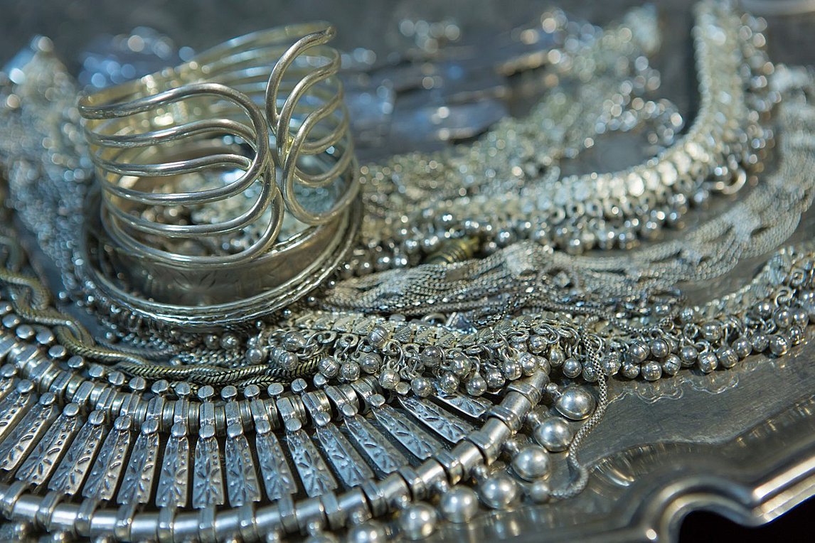 Πώς να καθαρίσετε τα ασημικά και να γίνουν σαν καινούρια