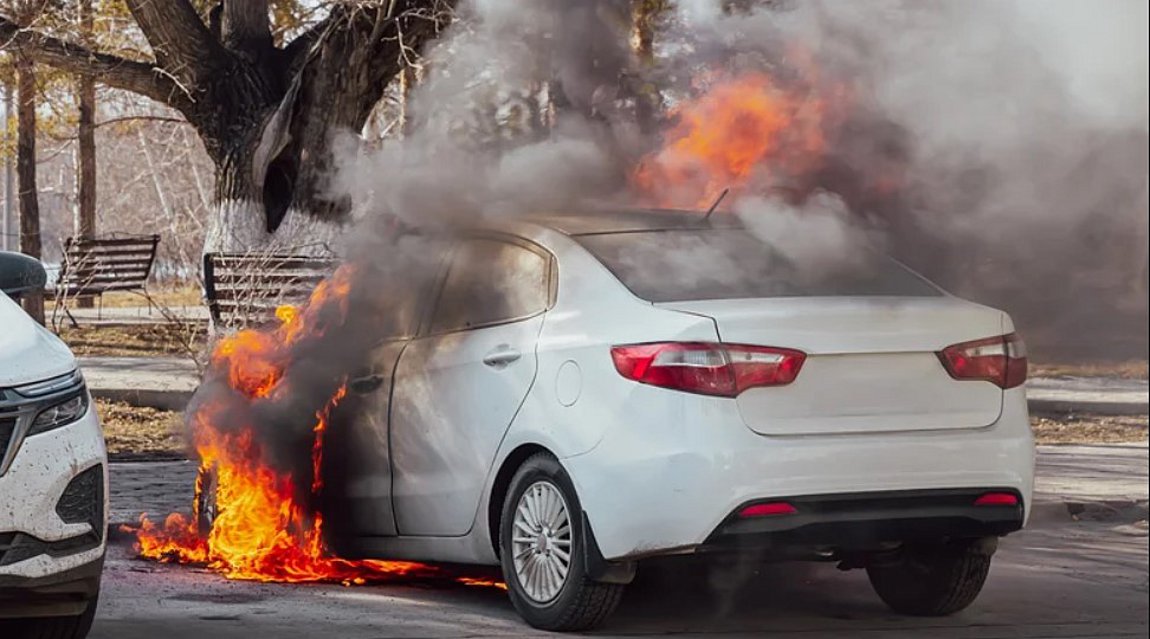 Μπορεί το λάδι κινητήρα να πάρει φωτιά εάν υπάρχει διαρροή;