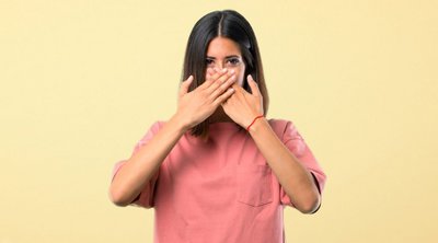 Κακοσμία του στόματος: 4 εύκολοι τρόποι για να την αντιμετωπίσετε