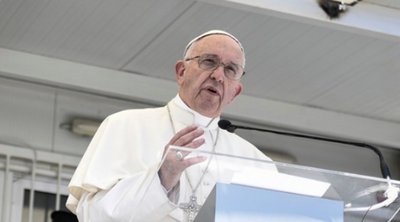 Ο Πάπας στηλιτεύει τους λαϊκιστές, προειδοποιεί ότι η δημοκρατία έχει κλονιστεί