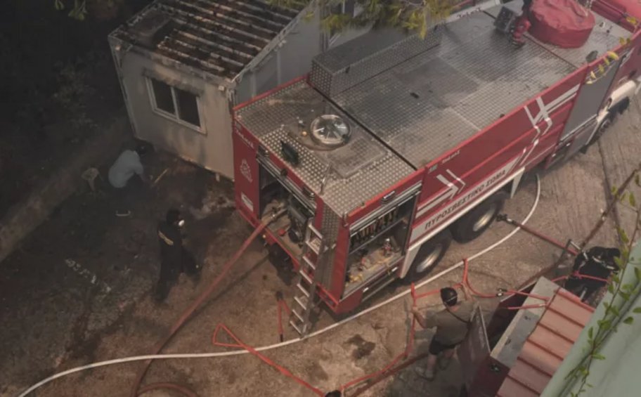 Φωτιά στην Πάτρα: Οι πυροσβεστικές δυνάμεις θα επιχειρούν καθ΄ όλη την διάρκεια της νύχτας 