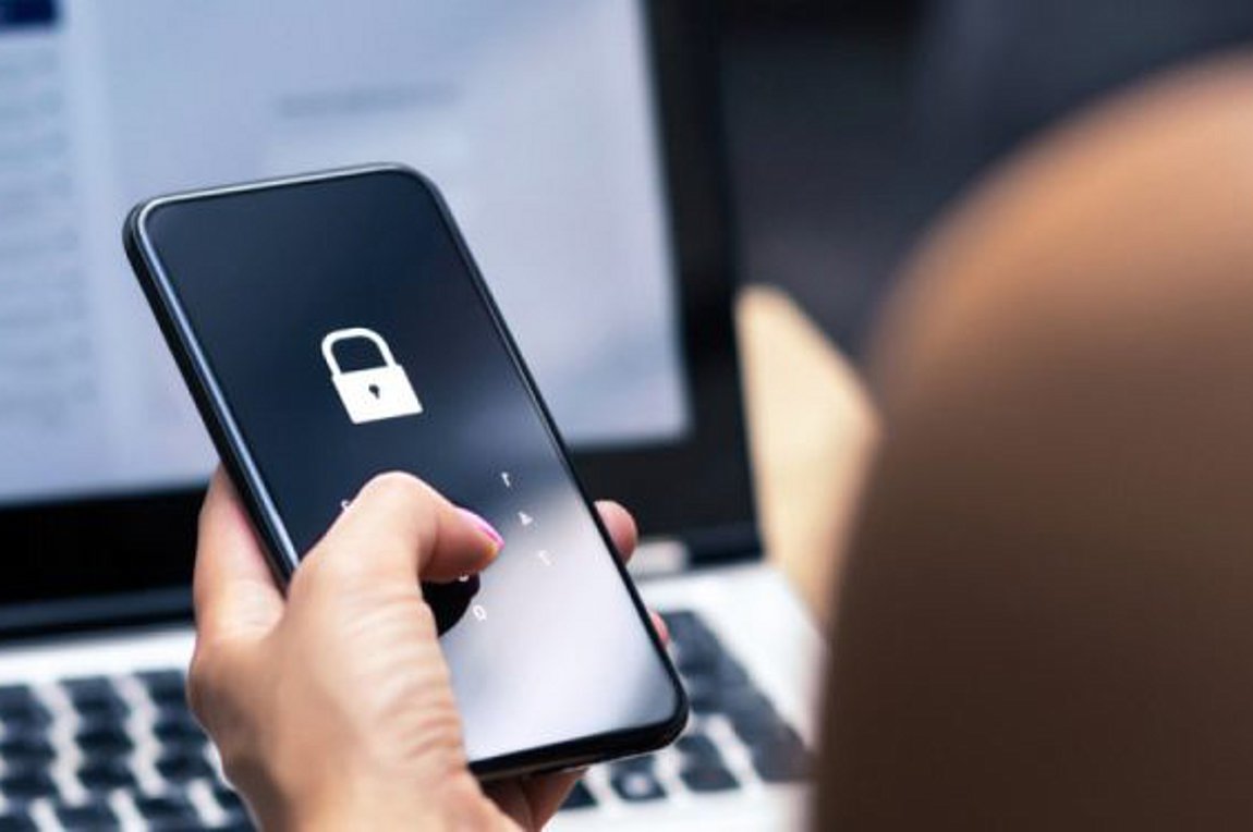 Της παρουσιάστηκε ως βοηθός λογιστή και της έκλεψε 3.000 ευρώ