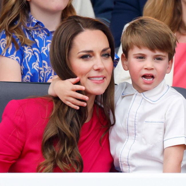 Πρίγκιπας Louis: Το δώρο που πήγε στον… κάλαθο των αχρήστων και τα μούτρα στη μαμά του Kate Middleton