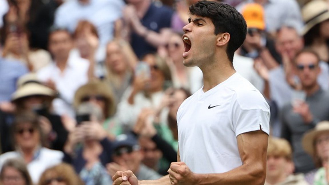Γουίμπλεντον: Ο Αλκαράθ νίκησε με ανατροπή τον Μεντβέντεφ