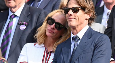 Julia Roberts: Ερωτευμένη στο Wimbledon – «Κρεμασμένη» στο μπράτσο του συζύγου της σε μια σπάνια κοινή εμφάνιση