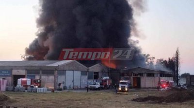 Πάτρα: Έχει περιοριστεί η φωτιά που εκδηλώθηκε στον περιβάλλοντα χώρο εργοστασίου στην περιοχή Γομοστό